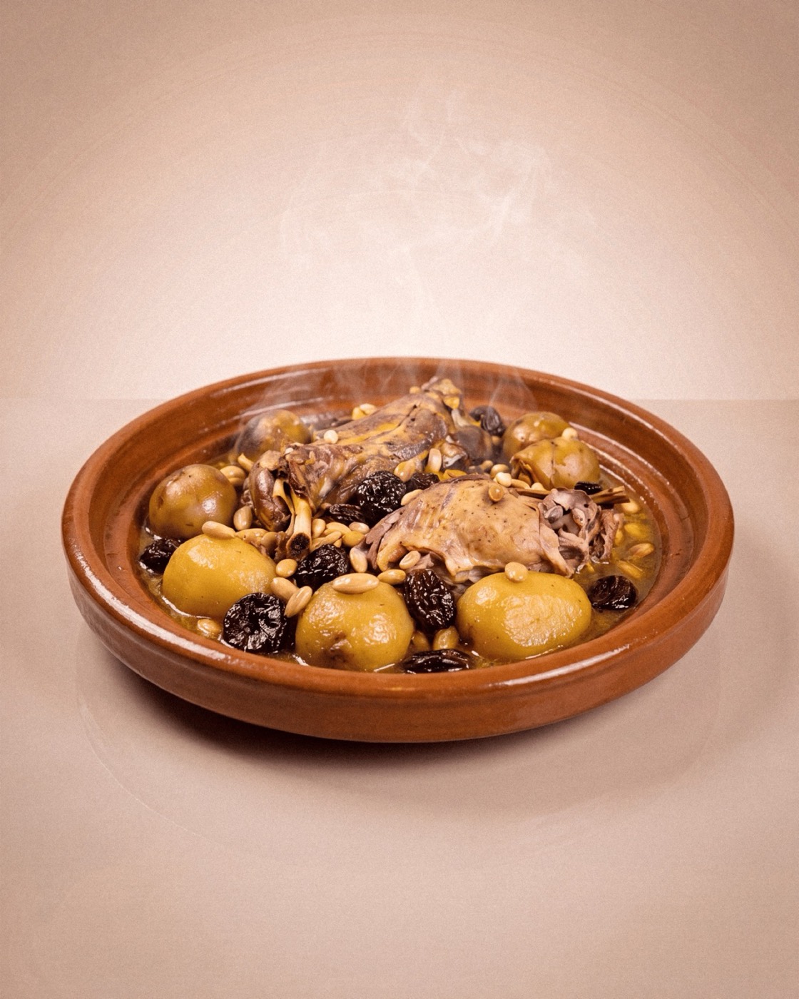 Spezzatino d'agnello brasato a lungo con verdure.
